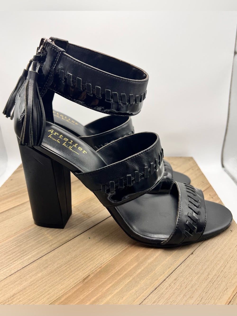 Nicole Miller Artelier Miami Black Leather Block Heel Sandals Tassel Zip Size 9M